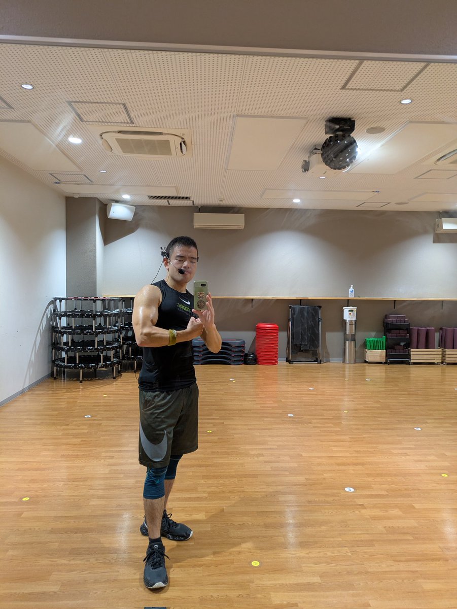 JusticeMikio's tweet image. #GroupFight 2本
#GroupPower 1本
朝トレも含めて1日アクティブに動いたのでご褒美に大好物の家系ラーメン🍜（ご飯おかわり自由）　
大盛り4杯ペロリでした🍚😋
合言葉は「美味しく健康に」
#フィットネスインストラクター