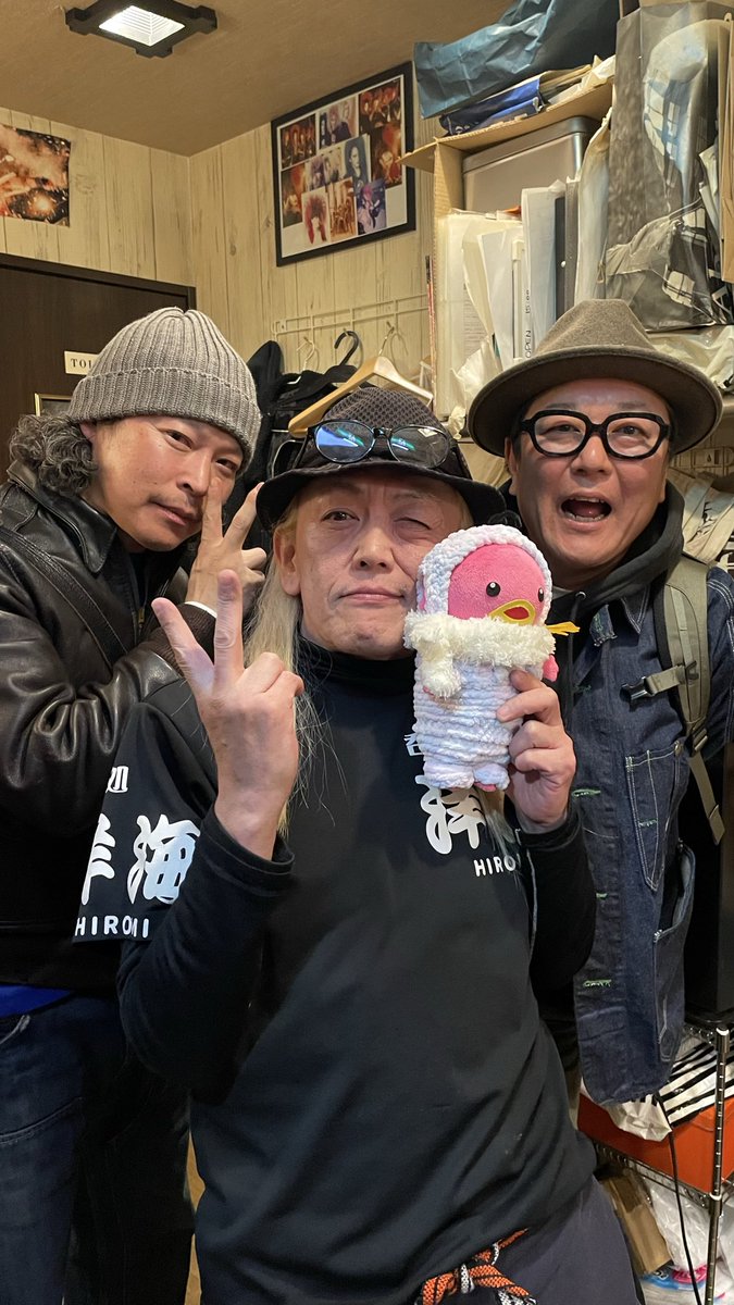wyR2mUjHityTb6O's tweet photo. 経。
オギャンありがとう☺️
感謝です✨️
#呑み処洋海
#はるかぜ整骨院
#経
#Samspe
#オギャン
#感謝 https://t.co/pMFTjsoaFq
