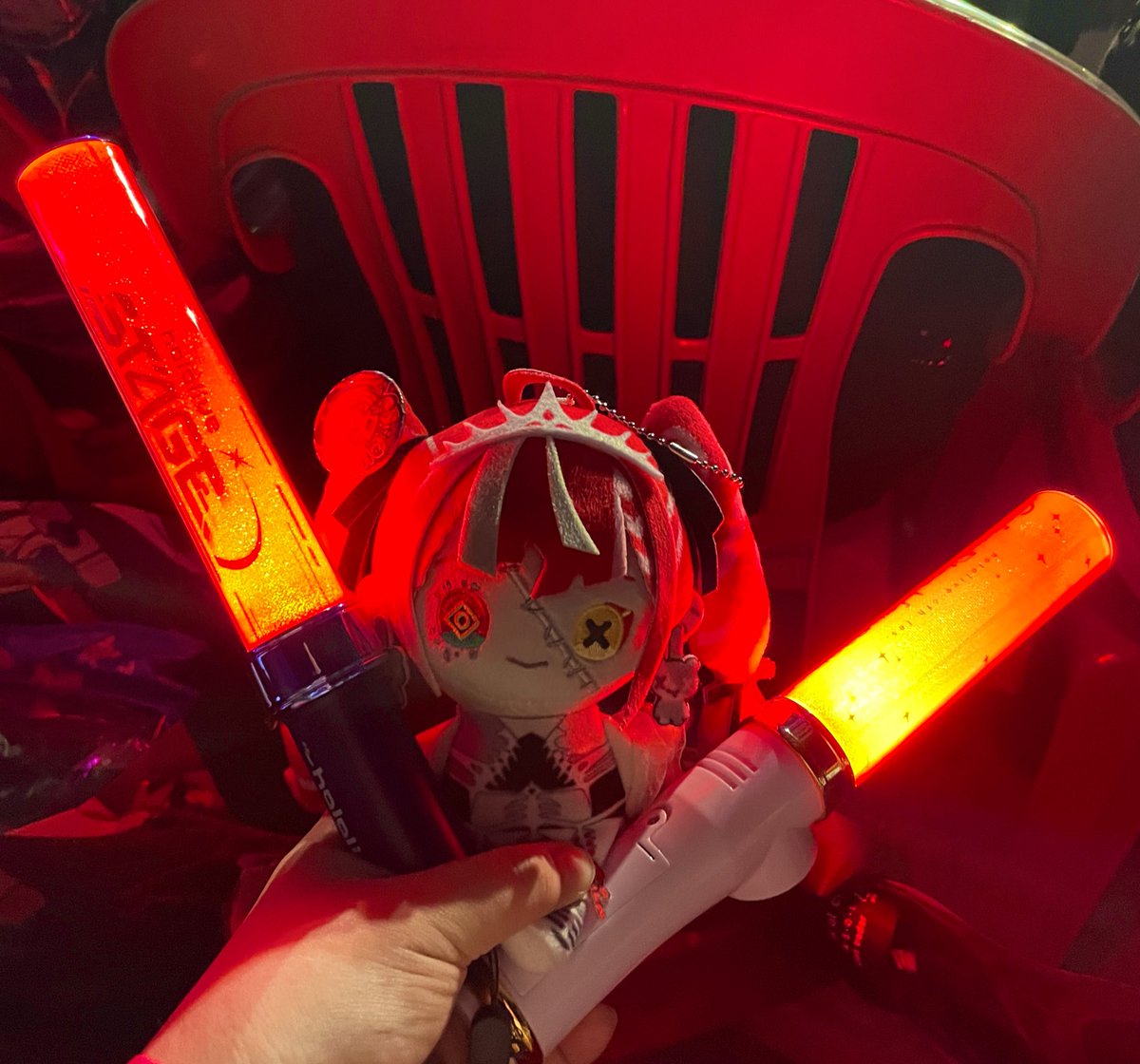 Hina_Buri's tweet photo. I tried and worked so hard for so long to go to Seoul for the first time and finally see my first Hololive concert and Ollie performance that at the end of the concert, I just burst into tears Q__Q 
A huge thank you to the person next to me who offered me a tissue, it was very kind, still shaking Q__Q

#hololiveSTAGE25 #AGF_KOREA_2025 #Kureiji_Ollie