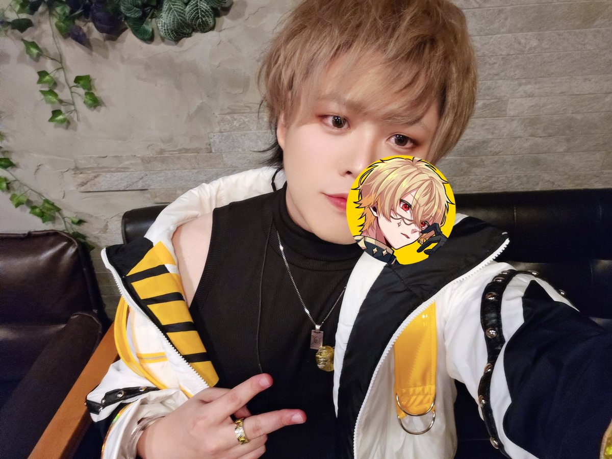 なもないツアーファイナルありがとうございました！！心の底から楽しみきったライブができて、色々な成果を見せれたことが嬉しくて気持ちよくて反動ですんごい寂しくなってしまうよーまたやるからさー会いに来てねー！！

打ち上げで板わさをくう

#なもないライブツアー
#なもないツアー