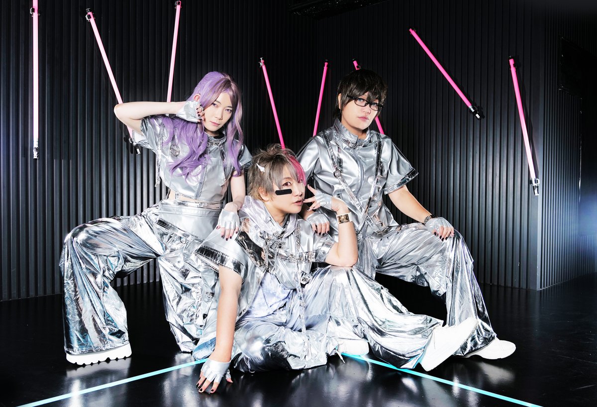 choki2_dou's tweet photo. 歴代のVipera @Vipera_official 衣装と最近はアイドルさんの衣装を手掛ける様になり、ご要望も頂いたので情報を公開する事にしました✂️祝Ｘ

作品例／リットクロスxxxさん @litcross_xxx 
ポジティブモンスター星乃愛璃咲さん @moricircle @arisa25_circle 
今度ガッツリお一人ずつ掲載していきます😊 https://t.co/ZMoiy5ngFD