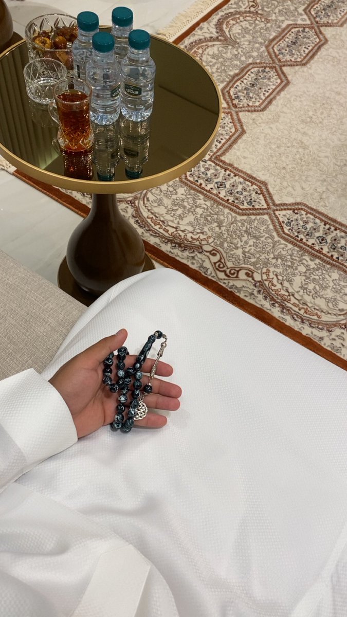 aboull_79's tweet photo. سعد بن جدلان في عز المكابر قال : 
" الدنيا ما توقف على أحد 
وإن تفرقنا فجوج الله وساعي" 

ثم أنهزم وقال : 

" خلوني أسج عن موضوعه أحسن لي 
والا الغلا والله ان يبطي وهو غالي ." 
           ❣️❣️ https://t.co/PrlxcL5Q9t