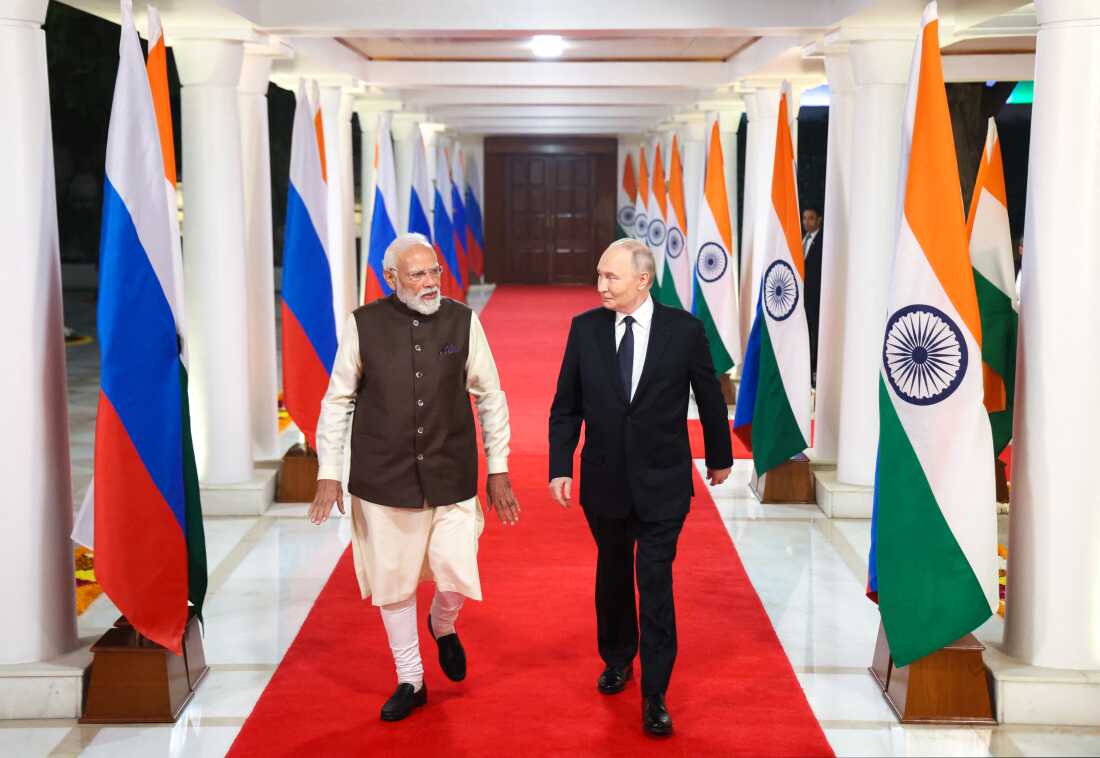 Jai7777's tweet photo. 🇮🇳 India boasts a massive population (1.4 B) and a $4+ T economy
🇷🇺 Russia, with a smaller economy and 140M population, is 2nd most powerful nation—It's not the size of the wallet, it's the size of the arsenal which matters—is it ?  #Geopolitics #IndiaVsRussia #MilitaryPower https://t.co/NldrMKr86q