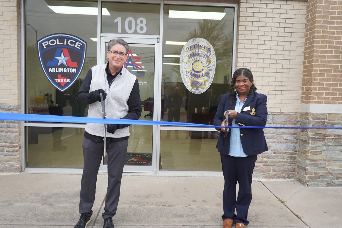 NikkieFor's tweet photo. Nothing makes me happier than a win for my district! 
I am thrilled to announce our latest addition to District 3!

The new police store front is located at New York Avenue right across from TCC

#arlington #Texas #PublicSafety https://t.co/bjUfIjR9wo