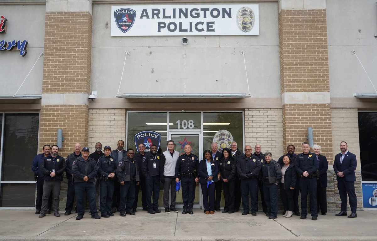NikkieFor's tweet photo. Nothing makes me happier than a win for my district! 
I am thrilled to announce our latest addition to District 3!

The new police store front is located at New York Avenue right across from TCC

#arlington #Texas #PublicSafety https://t.co/bjUfIjR9wo