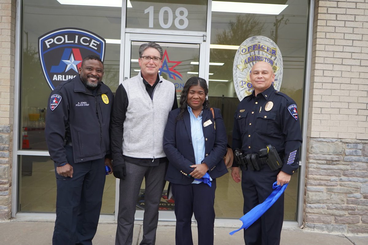 NikkieFor's tweet photo. Nothing makes me happier than a win for my district! 
I am thrilled to announce our latest addition to District 3!

The new police store front is located at New York Avenue right across from TCC

#arlington #Texas #PublicSafety https://t.co/bjUfIjR9wo