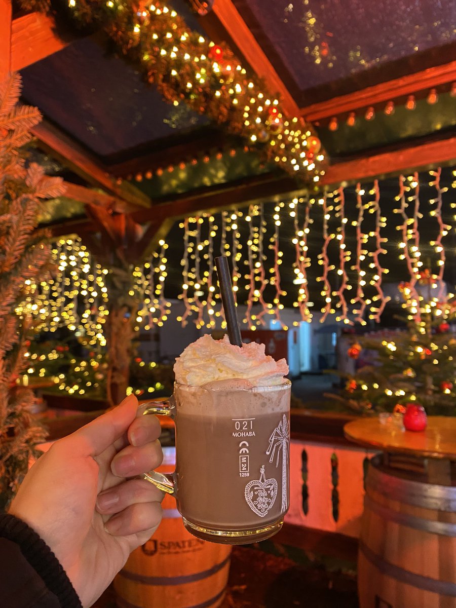 •Kintsugi• tweet media