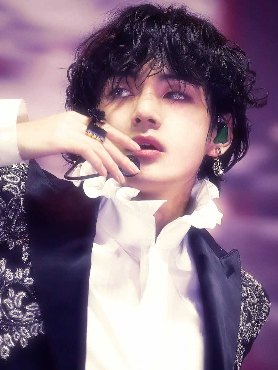 Taevcrew's tweet image. he's so unreal