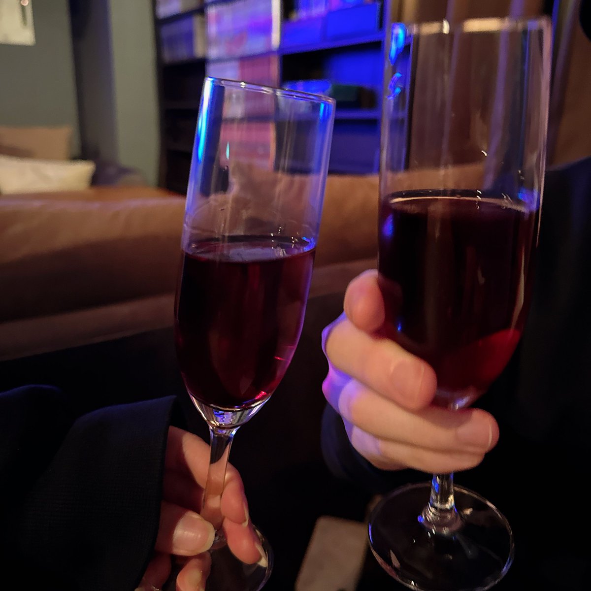 湯蔵さんがワイン開けてくれた〜！！！！！！！！(^^)
みんなも来よう！！！！
<a href="/shisha_calmia/">Calmia【五反田シーシャバー】</a> <a href="/yukurach/">ଳ 湯蔵 ଳ</a>