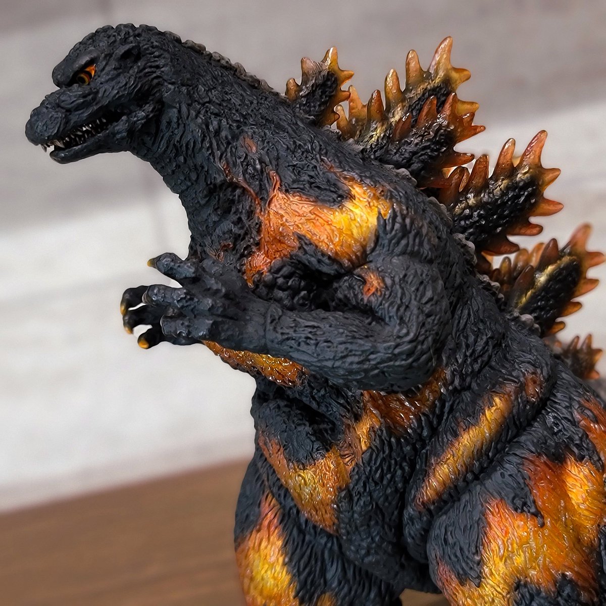 海洋堂ゴジラ(1995)を組立・塗装しました。古い物ではありますが、この