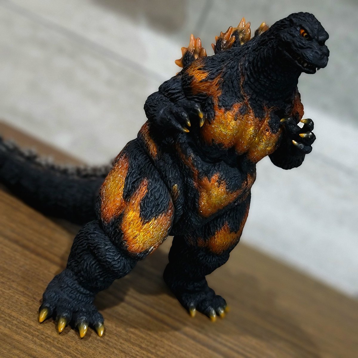 海洋堂ゴジラ(1995)を組立・塗装しました。古い物ではありますが、この