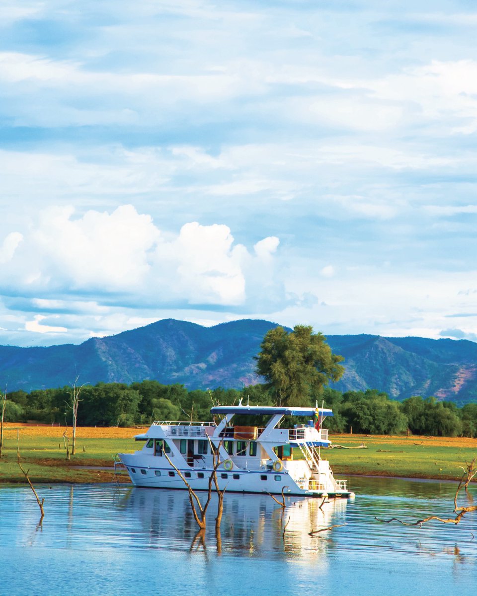 FlyRwandAir's tweet image. From the thunderous majesty of Victoria Falls to the ancient, tree-lined shores of Lake Kariba, perfect for a houseboat safari &amp;amp; the unforgettable sight of African elephants, your adventure in Zimbabwe begins with a flight to #Harare: bit.ly/FlghtHRE

#FlyTheDreamOfAfrica