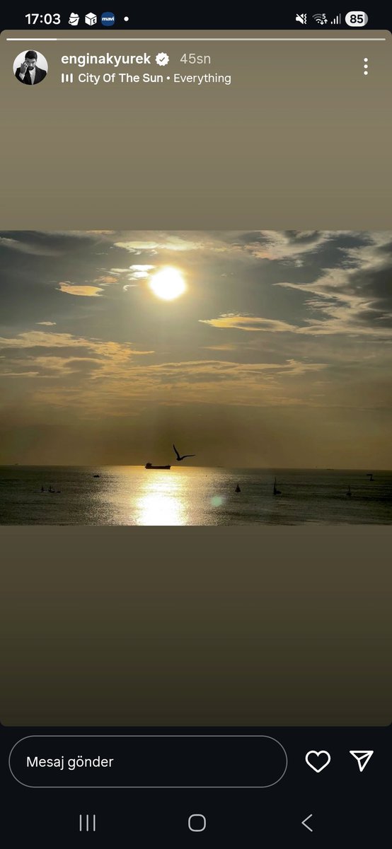 İstanbulun denizin keyfini cikaran bir bey #EnginAkyürek