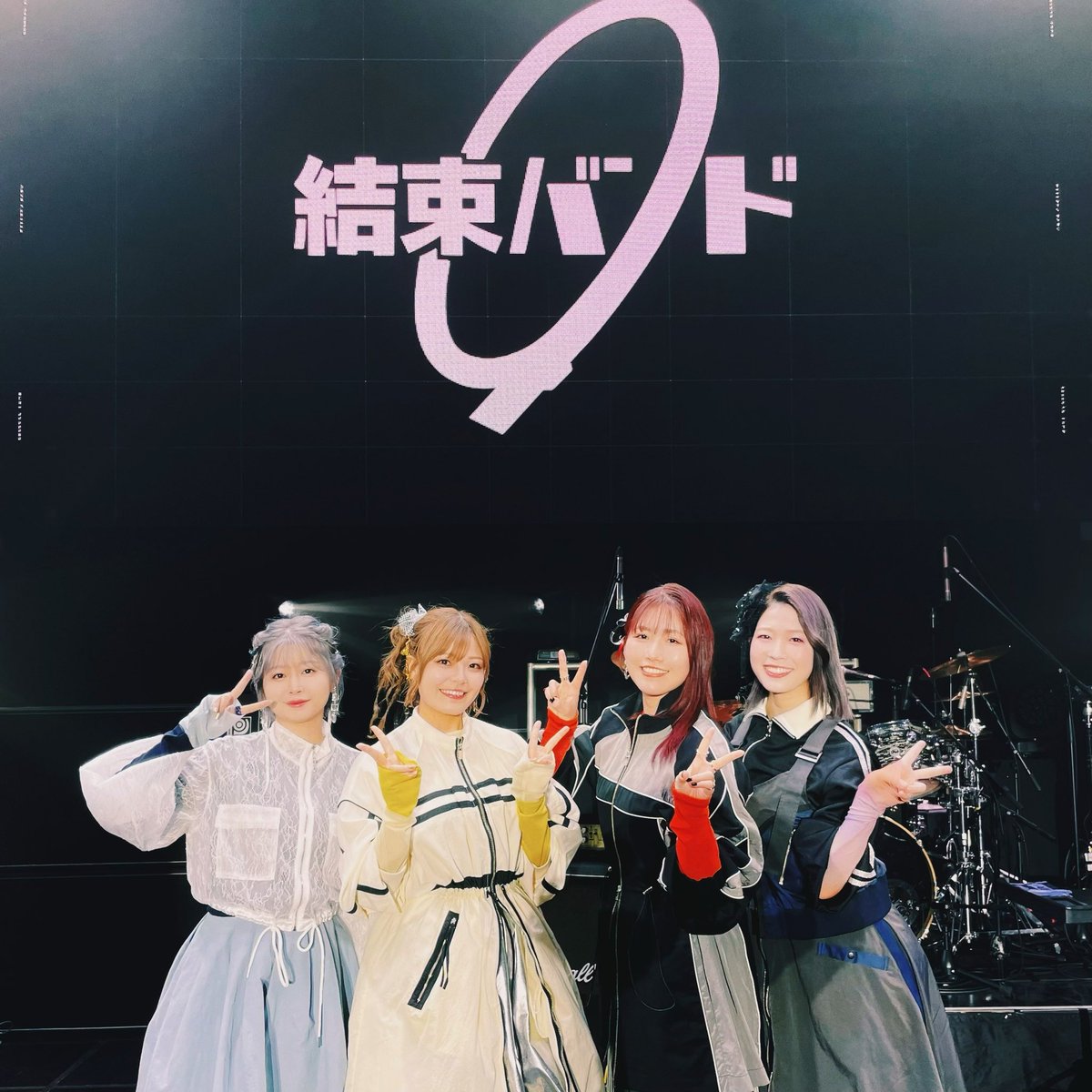 s_suzushiro's tweet photo. 最高の一日になりました😭✨
한국 여러분 Thank you!!!! 좋아해요🫶
#ぼっち・ざ・ろっく #結束バンド
#FromShimokitazawa #프롬시모키타자와 https://t.co/bPrr5kY2RC