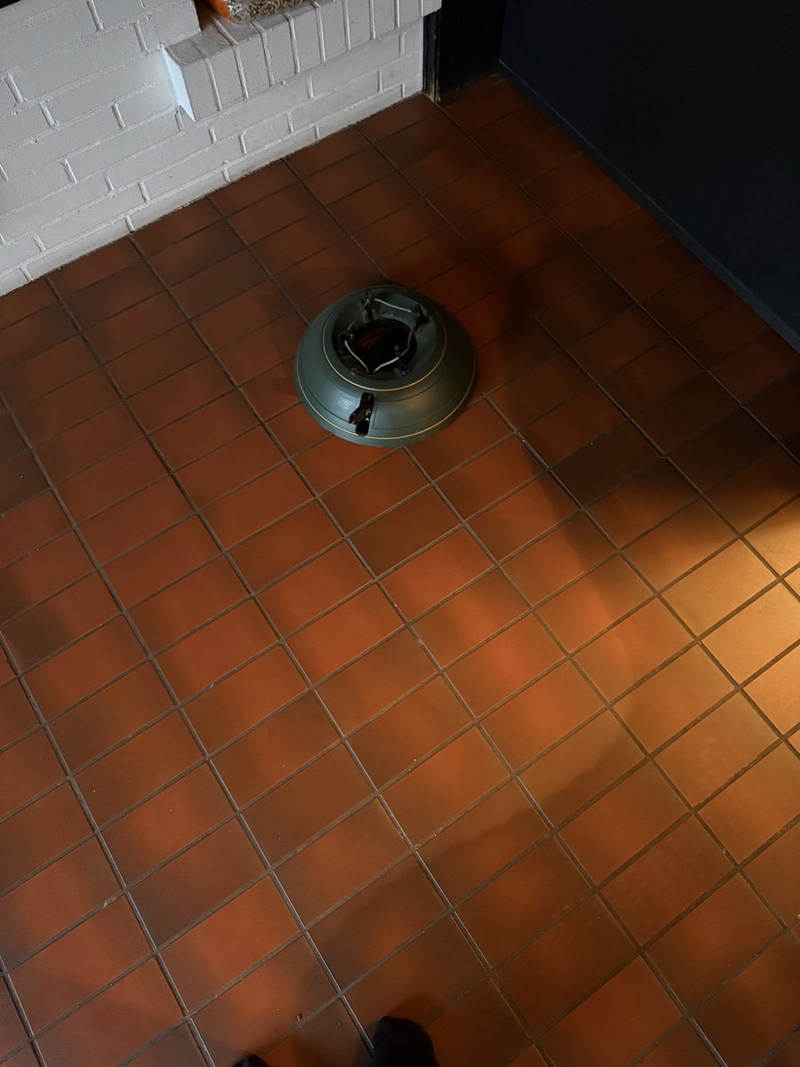 So, der Baum steht quasi fast. 

Frohe Weihnachten!