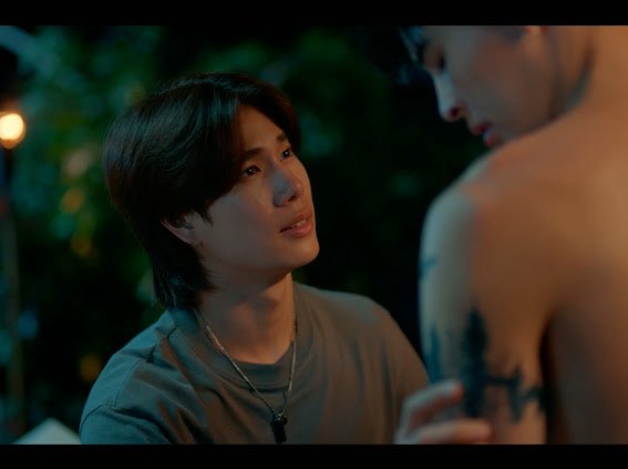 PhuwinOfficial's tweet photo. ความเจ็บปวดมีไว้ให้ก้าวผ่านนะ ไม่ได้มีไว้ให้ชิน 

❥@phuwintang🍯

#MeAndTheeSeriesEP4
#phuwintang https://t.co/62dZiEfReO