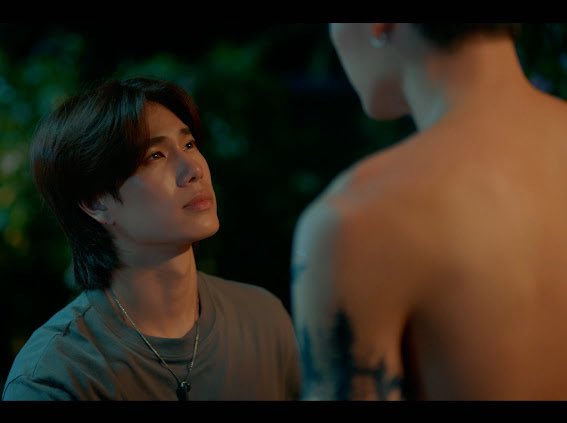 PhuwinOfficial's tweet photo. ความเจ็บปวดมีไว้ให้ก้าวผ่านนะ ไม่ได้มีไว้ให้ชิน 

❥@phuwintang🍯

#MeAndTheeSeriesEP4
#phuwintang https://t.co/62dZiEfReO