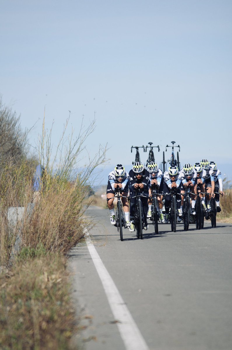Movistar_Team's tweet photo. 🐐 #MovistarTeam2026 - 𝑪𝒂𝒃𝒓𝒂 𝑫𝒂𝒚 𝒆𝒏 𝒆𝒍 𝑻𝒓𝒂𝒊𝒏𝒊𝒏𝒈 𝑪𝒂𝒎𝒑.

Primera toma de contacto con nuestra @canyon_bikes Speedmax CFR 🌈 https://t.co/U0OUONAlyo