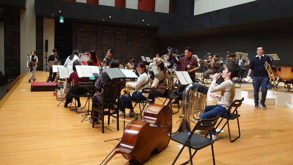 progresswind's tweet image. ウインドアンサンブルプログレスです🎶本日は明日の演奏会に向けて、ホールで練習を行いました🎵

明日は福岡市東区市民センター　なみきホールで１４時開演となっております🎺多くの方のご来場お待ちしております😆✨️