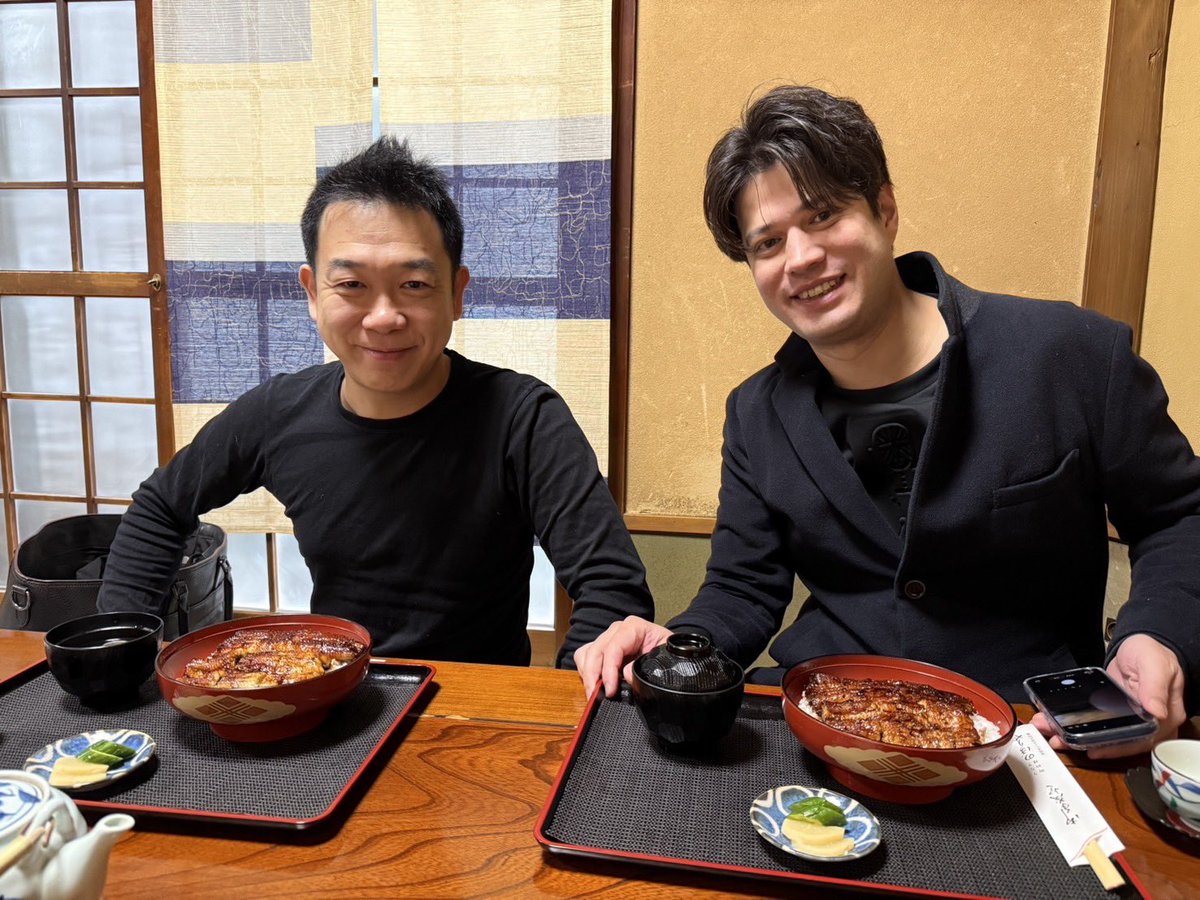 Mercedes_Ens's tweet photo. 演奏前には豊橋名物のおうどん、演奏後はホール前の回転寿司屋"武蔵丸"さんのお持ち帰りお寿司、翌日には"のぼりや"さんの鰻…と、栄養もしっかり摂りながら臨みました😋
お世話になった皆様、今回も本当にありがとうございました！ https://t.co/dPrgj0uurU