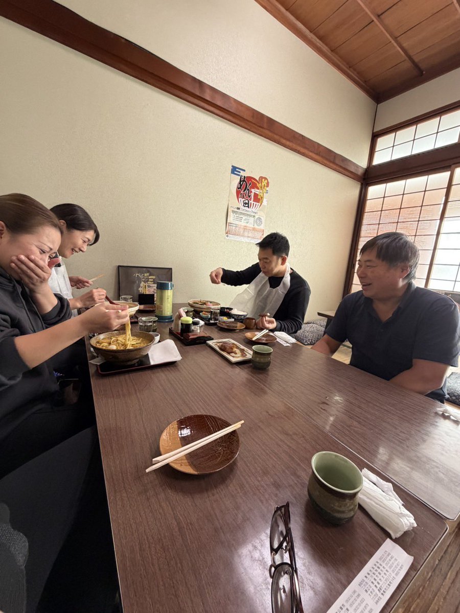 Mercedes_Ens's tweet photo. 演奏前には豊橋名物のおうどん、演奏後はホール前の回転寿司屋"武蔵丸"さんのお持ち帰りお寿司、翌日には"のぼりや"さんの鰻…と、栄養もしっかり摂りながら臨みました😋
お世話になった皆様、今回も本当にありがとうございました！ https://t.co/dPrgj0uurU