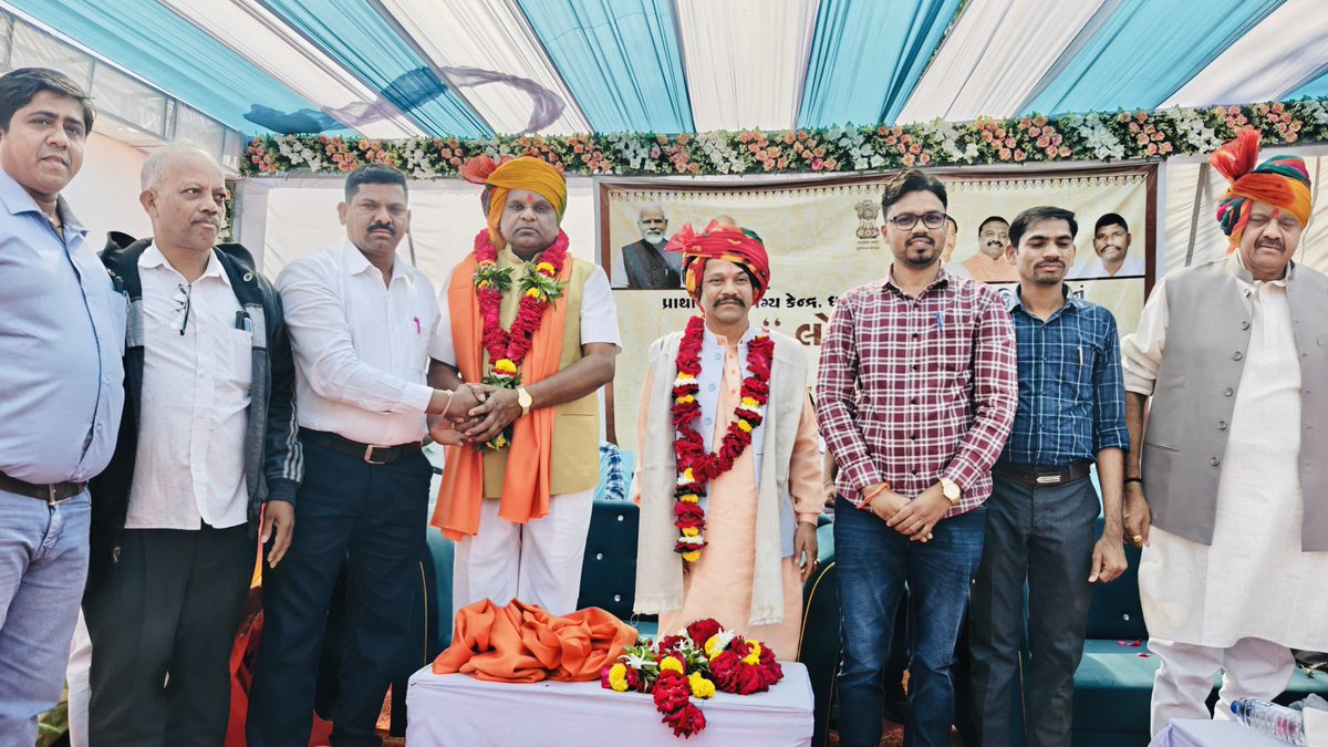 maheshbhuriya's tweet photo. ઝાલોદ વિધાનસભામાં આરોગ્ય સેવાઓને વધુ સશક્ત બનાવવા આજે ધાવડિયા પ્રાથમિક આરોગ્ય કેન્દ્રનો લોકાર્પણ તેમજ કદવાલ સામુહિક આરોગ્ય કેન્દ્રનો ખાતમૂહુર્ત કાર્યક્રમ ગુજરાત સરકારના રાજ્યકક્ષાના મંત્રી શ્રી રમેશભાઈ કટારા સાહેબના અધ્યક્ષસ્થાને યોજાયો. https://t.co/osrhkpyoef