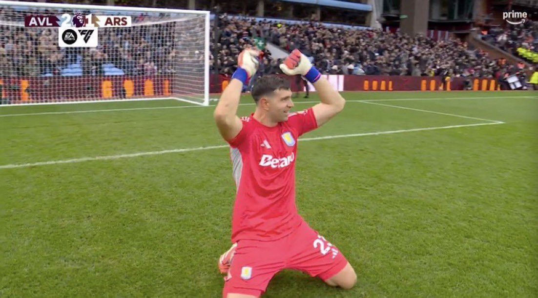 UTDTrey's tweet image. These two never forgave Arsenal😭