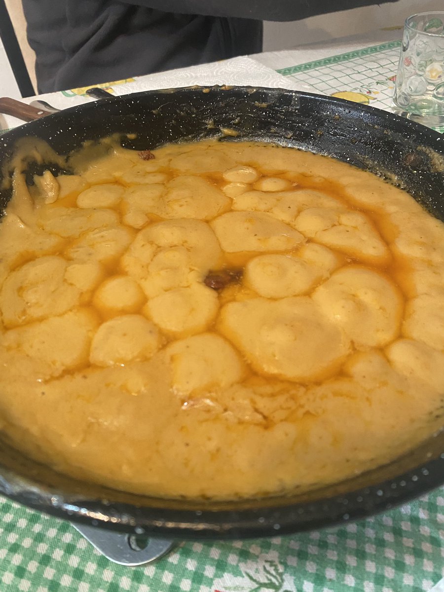 Pacho_89's tweet image. En algún artículo de la constitución dice que hoy se comen gachas, no recuerdo que artículo es, pero que lo dice… no tengo dudas 
(Si las hace mi chica, ademas saben de rechupete)