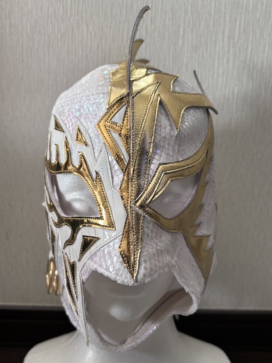 Diamante_mex's tweet photo. 📣特別なお知らせ📣
今年試合で使った僕の大切なマスクたち4点を、ファンの皆さんにお譲りすることにします！

どのマスクにもそれぞれ大切な思い出やストーリーがあり、闘いを共にした特別なものです。
いつも応援してくださる皆さんに、僕の歴史の一部を受け取ってもらえたら嬉しいです☺️

詳細や価格についてはDMでご連絡ください！
いつも温かい応援、本当にありがとうございます🔥これからも全力で頑張ります💪🏼