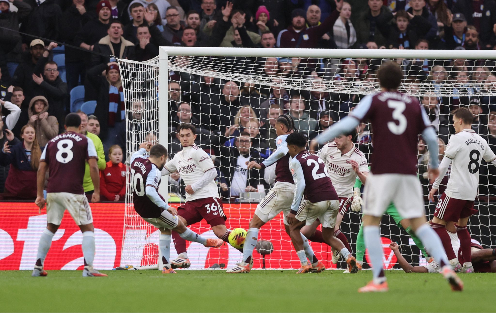 Buendia ghi bàn ấn định tỷ số phút 90+5