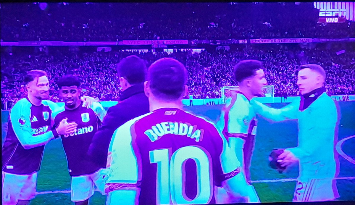Las atajadas del Dibu Martínez y el gol en la última jugada de Emiliano Buendía, la fórmula  marplatense para el gran triunfo 2 a 1 de <a href="/astonvilla/">Aston Villa FC</a> sobre el puntero #Arsenal en la Premier League.