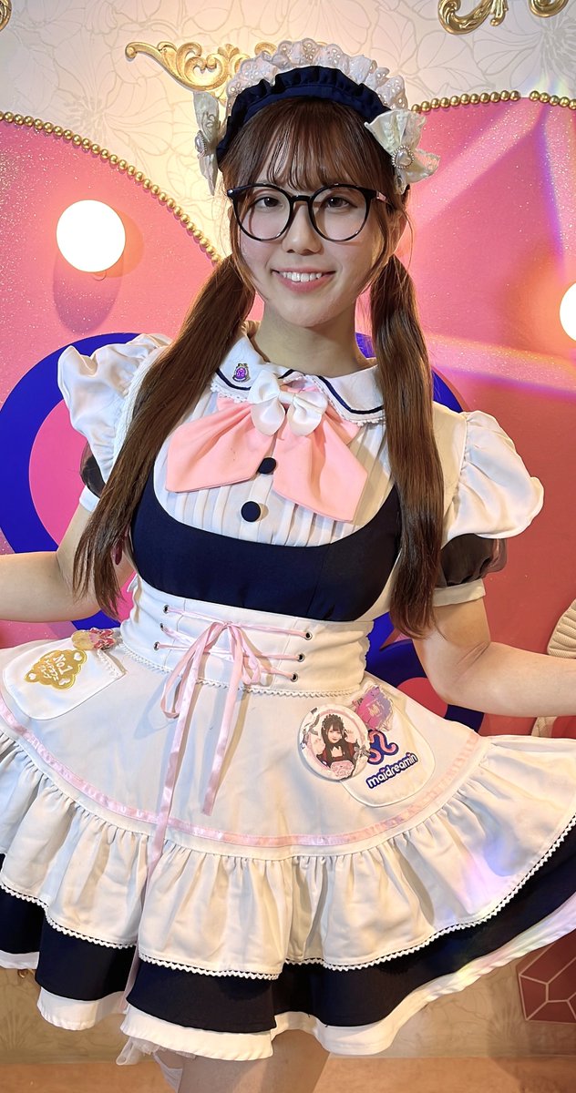 ろず、あめち、リーダーおめでとう👏 ハピネス制服納めなので、 写真に