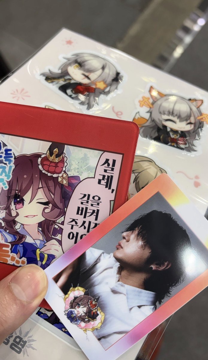 뭐야 새프로필인가????
머리 잘랐어 요??????!????????