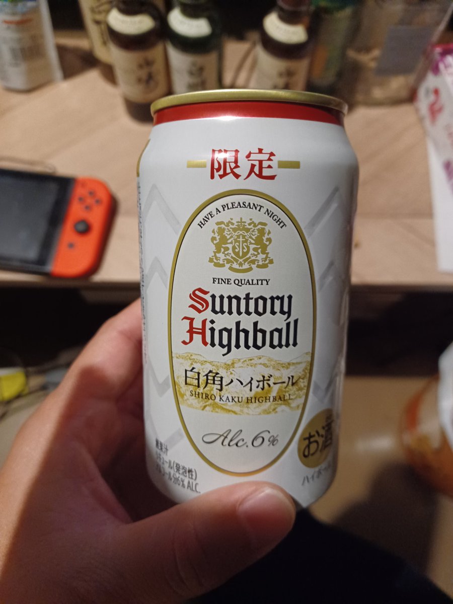 MSR180MSR's tweet photo. 限定　白角ハイボール！
アルコール度数６％だから
少し薄く感じるけど
甘くて飲みやすい https://t.co/0QNxZ1IeSs