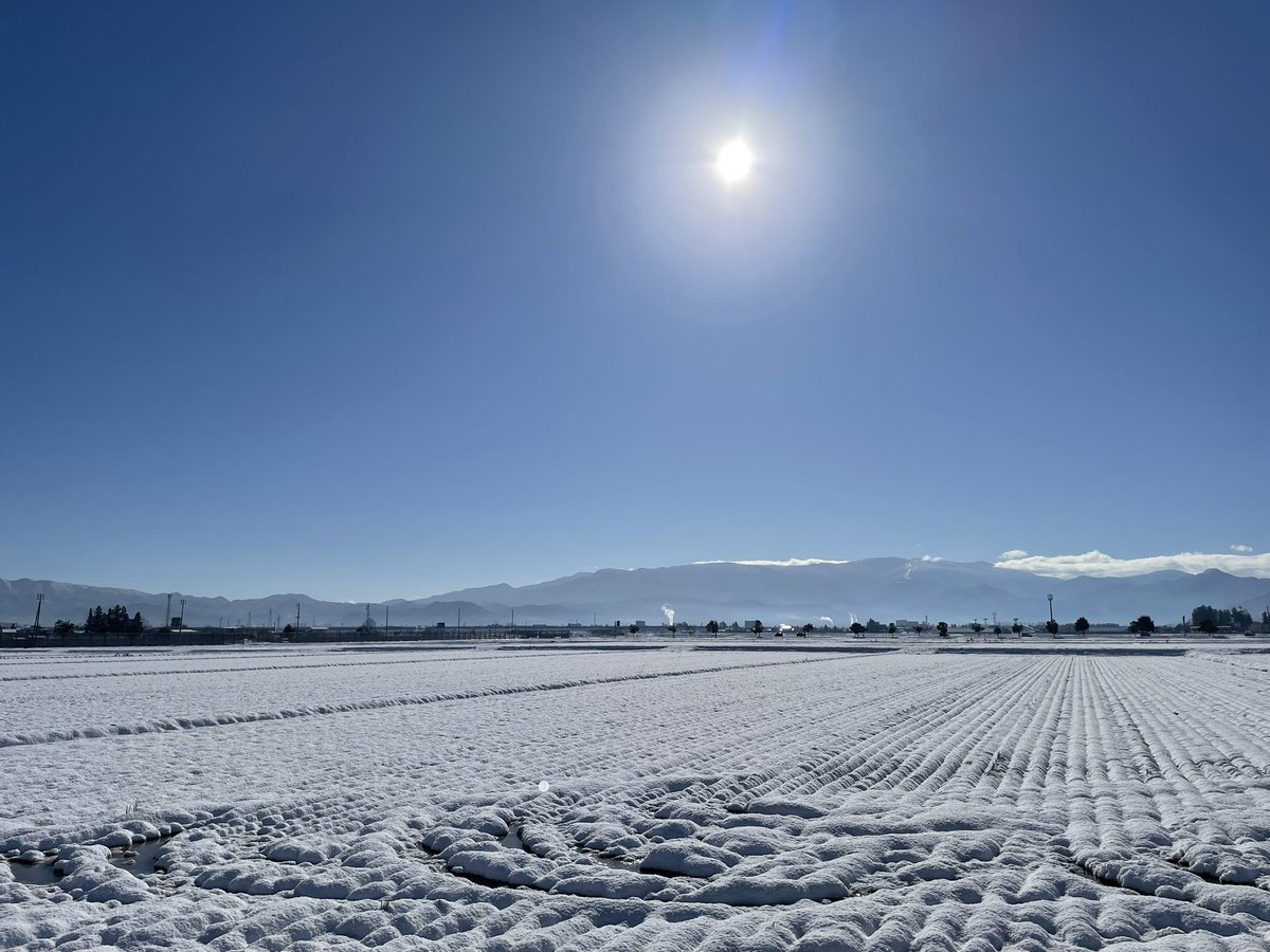 僕らは未知は怖いもの、分からないこと思いがちだけど、実はどれでも自由に選択できる可能性だらけの豊かな状態でもある。過度に怖がったり分からないと感じてしまうのは、先に誰がが通った道や誰かの足跡が（正しさかが）ないというだけでしかない。