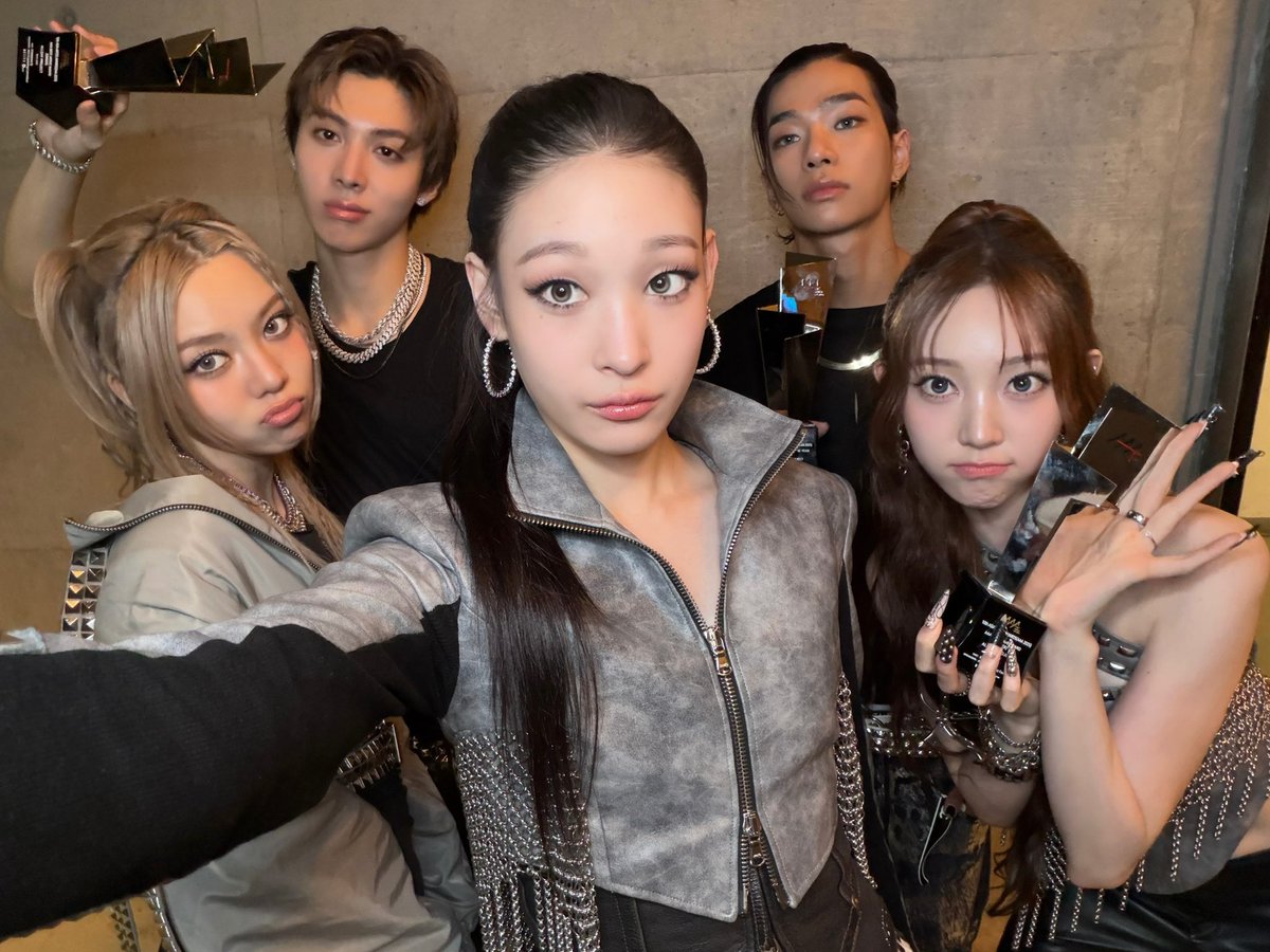 📸] 251206 #TO_DAY AAA 2025 AAA New Wave [Singer] 🏆 AAA Rookie of