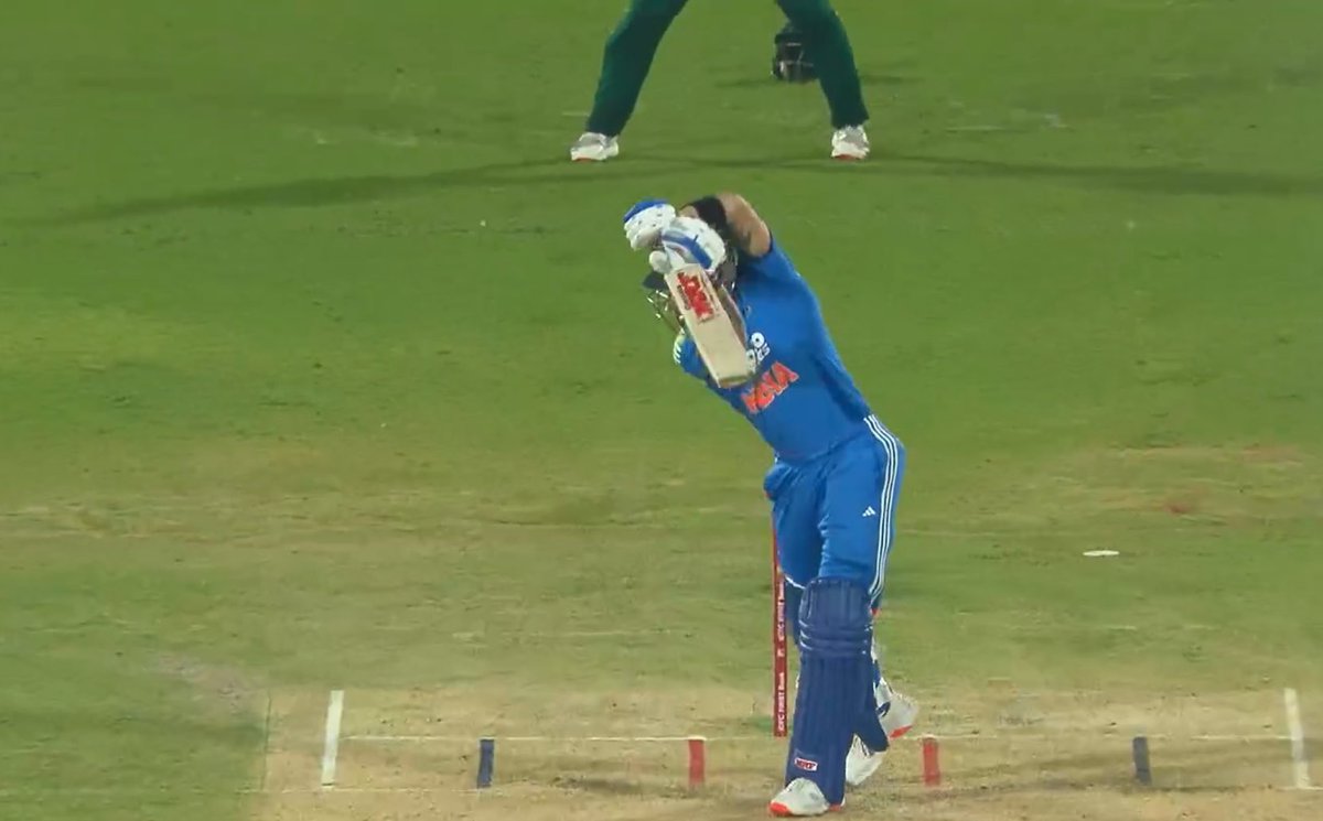 This is the cover drive I have been eagerly waiting to watch. So elegant, so lovely that is peak Virat Kohli. Waiting for fifty now.
#ViratKohli𓃵 #INDvsSA #ODIs