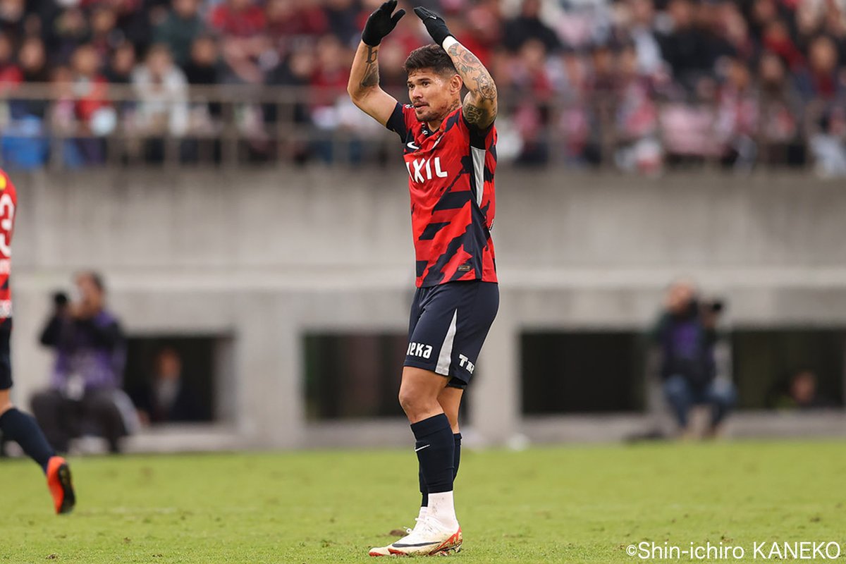 SoccerKingJP's tweet photo. 🇯🇵取材記事🇧🇷
J3琉球から始まった挑戦…9年の時を経てJ1優勝＆得点王に！レオ・セアラ「あの時の経験があったからこそ」
https://t.co/i5ECn6jE0f

🗣️編集部より
「レオ・セアラは琉球、横浜FM、C大阪、そして鹿島と4クラブでプレー。改めて日本でのキャリアを振り返りました」 https://t.co/npJDAuGmW1