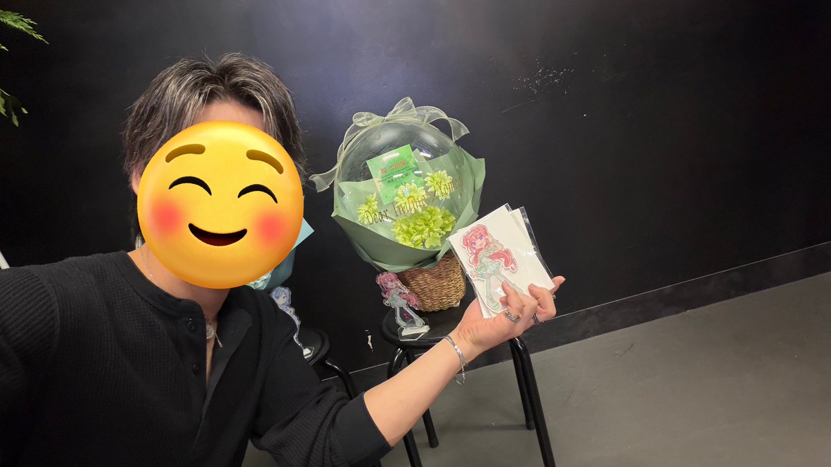 あると tweet media