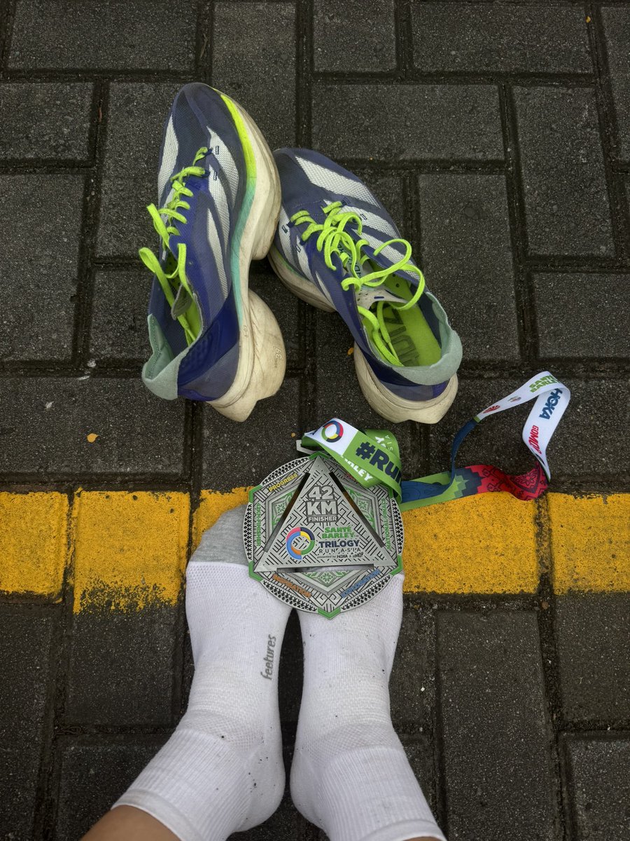 carcedojeans's tweet photo. Santé Barley Trilogy Run Asia National Finals (42KM)

finally crossed ‘run a marathon’ off my bucket list, TYL!!! https://t.co/tlbOLA0rbY