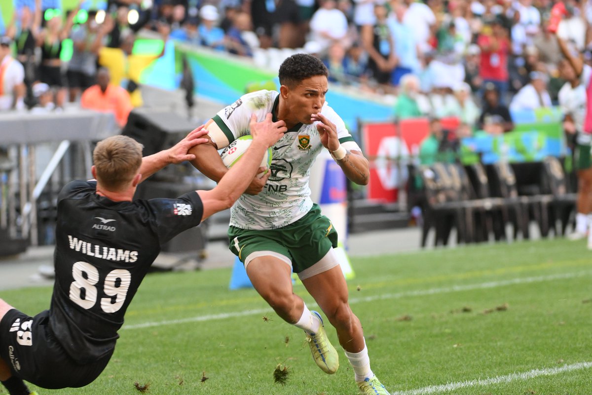 Blitzboks's tweet image. The #Blitzboks have made it two from two on the opening day of the #HSBCSNVS Cape Town - more here: tinyurl.com/y9jxn8ab 🔥
#PoweredByUnity
