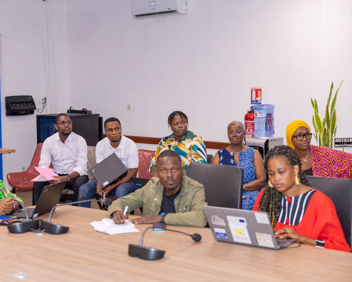 michael_dansi's tweet photo. Fier d’être parmi les jeunes sélectionnés pour le Hackathon du Ministère de la Santé et de @UNICEF_Benin.
Nous avons co-créé des outils innovants pour soutenir la campagne HPV 💉🎗️.
L’engagement des jeunes est une force qui fait bouger les lignes 💪🔥 https://t.co/LYvdtefFsu