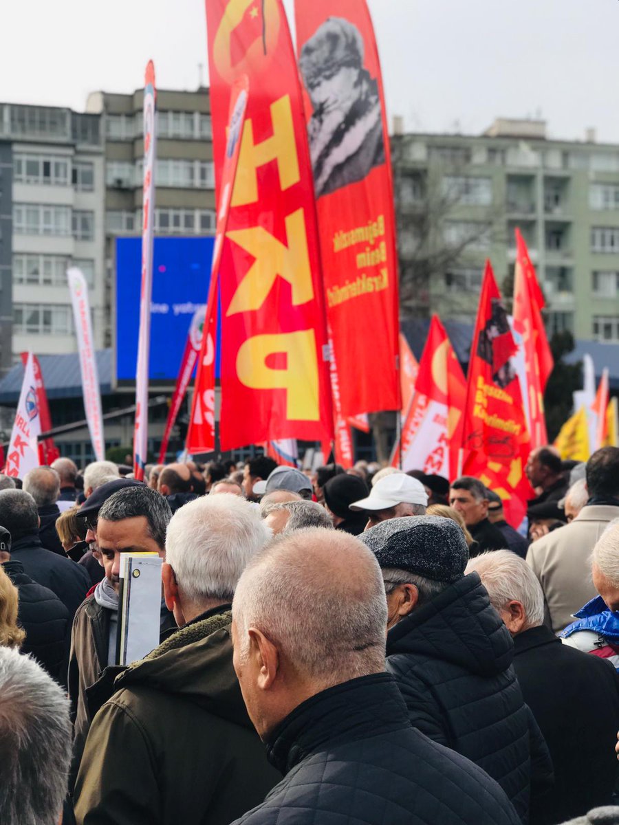 HKP Ankara İl Örgütü olarak; Yurttaş Birlikteliği'nin  düzenlediği, “Emeklilerin ve Emekçilerin Bütçe Hakkı Mitingi”ne katıldık. 
Kendileri sırça saraylarda yaşarken Halkımızın her kesimini kuru ekmeğe muhtaç eden AKP'giller adlı vurguncu çeteden kurtulana kadar her alanda