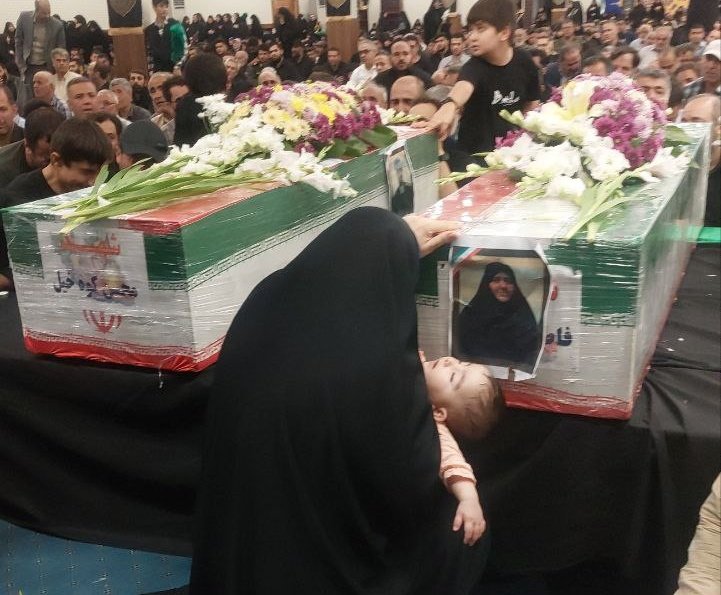 نمونه بارز یک #زن_ایرانی مومنه و متعهد و پرتلاش و بسیار صبور ...   
در طول زندگی با تمام وجودش برای انقلاب و امام زمان کار کرد و برای همه مثل یک رفیق بود و در دفاع مقدس ۱۲روزه همنشین سفره حضرت زهرا شد ...
رفیق شهیدم:)
#بانوی_امید