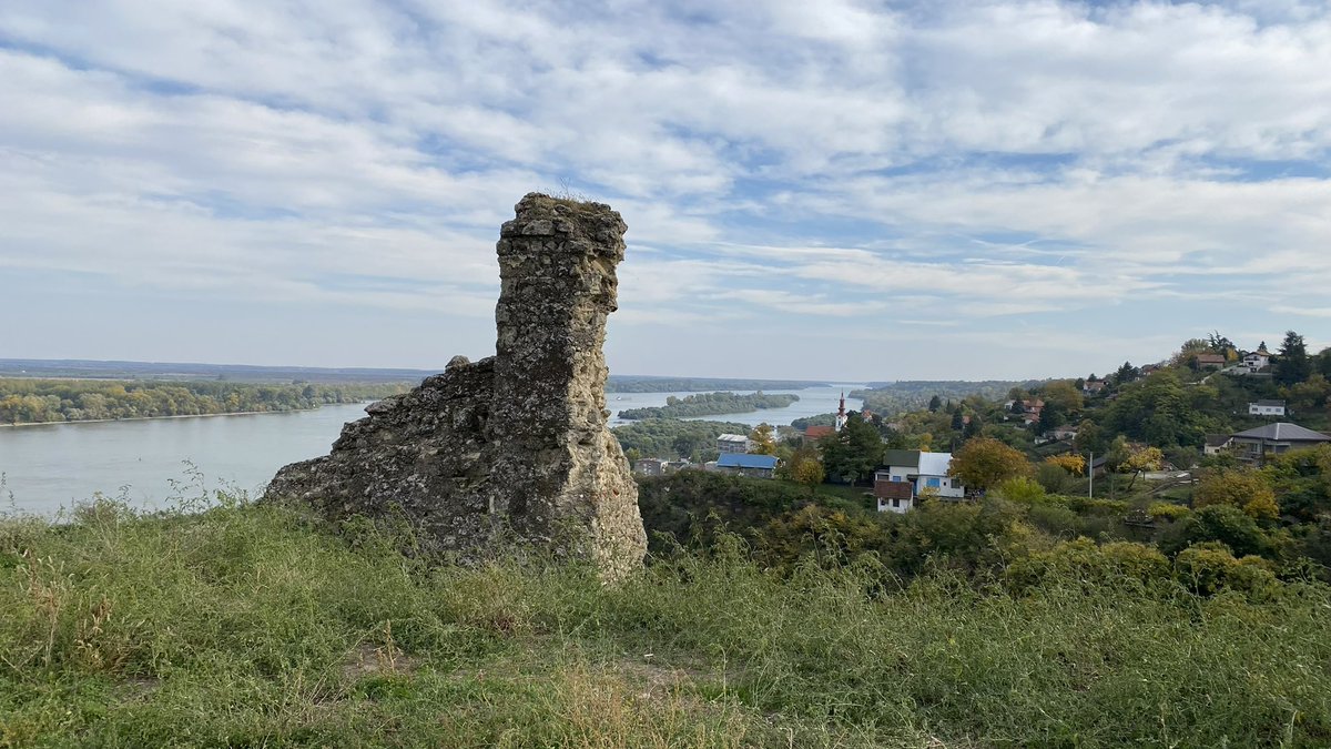course8cheduler's tweet image. #PMJWeeklyChallenge
@pmj_photos 
#Remnants
Acumincum, Upper Fortress, Stari Slankamen 
It was a bit of a challenge to get to, a beautiful view of the river Danube