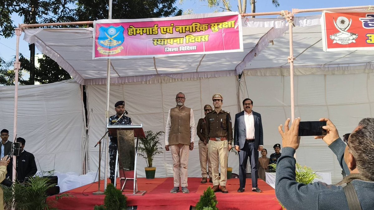 होमगार्ड एवं नागरिक स्थापना दिवस के असवर पर आयोजित कार्यक्रम में सम्मिलित हुए..
#होमगार्ड
<a href="/blsanthosh/">B L Santhosh</a>