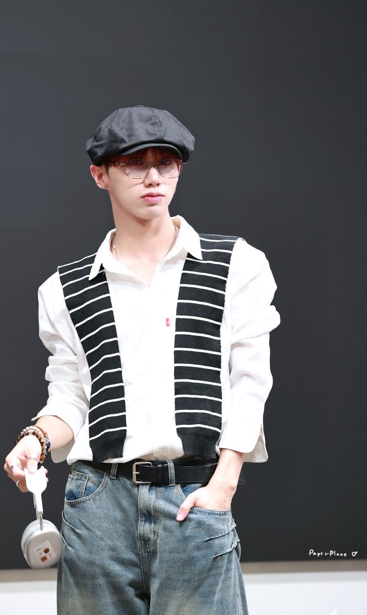 PaperPlane_HJ's tweet photo. HQ｜251206 MusicArt Fansign

🎬

#해리준 #HARRY_JUNE #한해리준 #HANHARRYJUNE
#다크비 #DKB https://t.co/8KaW7C3Oiz