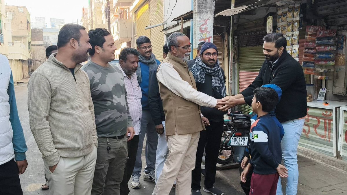 वार्ड 21 ,में जनता जनार्दन से संवाद करते हुए निर्वाचन आयोग द्वारा चलाए जा रहे S.I. R. मतदाता सूची विशेष पुनरीक्षण के संबंध में  नागरिकों जनों को जानकारी दी 
#SIR
<a href="/blsanthosh/">B L Santhosh</a>