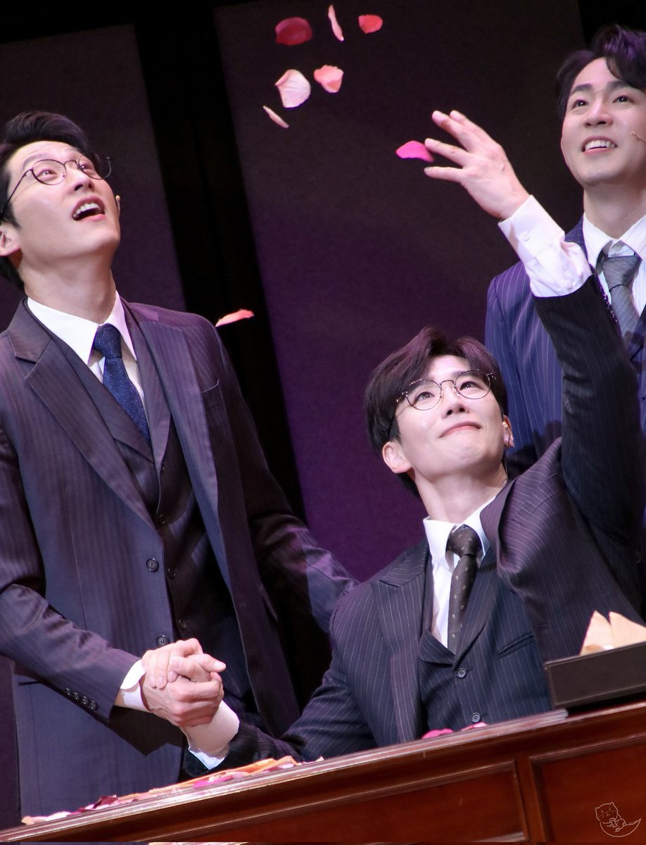 jjik_the_gi's tweet image. 2025.12.06 토요일 
팬레터✉️
김해진 : 김경수 배우님
이 윤 : 김지철 배우님
김환태 : 김보현 배우님

홀리고 빠져들어
누구도 거절하지 못해