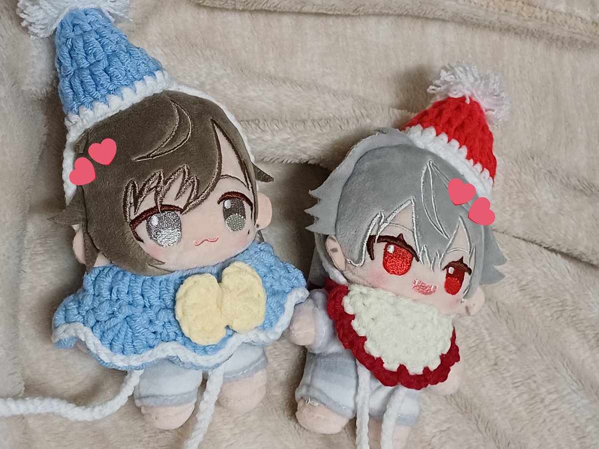 #ห้องแต่งตัวนานิ 
;^; ใส่ชุดกันแล้วน่ารักมาก!  น่าจะซื้ออีกอันให้คล้ายๆกัน แต่ผ้าคลุมก็น่ารักไปอีกแบบ💞